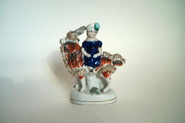Antiek Staffordshire porselein beeldje figuur op geit, Verzamelen, Beelden en Beeldjes, Gebruikt, Dier, Ophalen of Verzenden