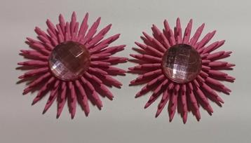 2 roze bloemen stansjes met parel beschikbaar voor biedingen