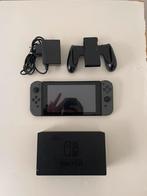 Nintendo switch v2 grey/black, Spelcomputers en Games, Spelcomputers | Nintendo Switch, Ophalen of Verzenden, Zo goed als nieuw