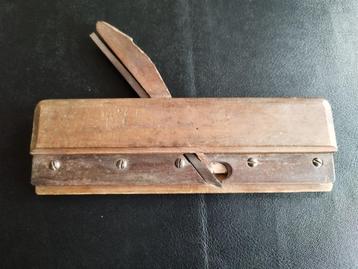 vintage profielschaaf beschikbaar voor biedingen