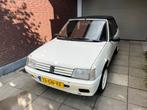 Peugeot 205 1.1 CJ Cabriolet  / 1993 / Wit / Lees tekst !!, Auto's, Peugeot, Voorwielaandrijving, 4 cilinders, Cabriolet, 423 kg