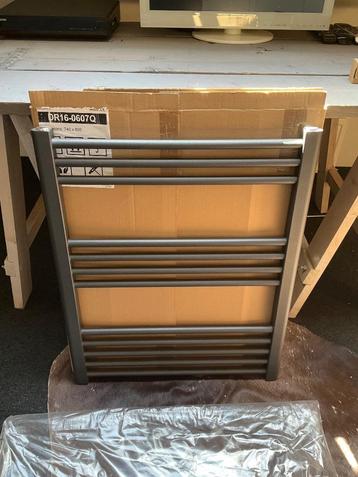 Design handdoekenradiator nieuw in doos! Badkamerradiator  beschikbaar voor biedingen