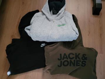 2 hoodies en 1 vestje beschikbaar voor biedingen