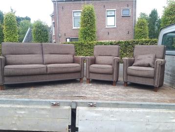 Bankstel, bestaande uit tweezitter en 2 fauteuils beschikbaar voor biedingen