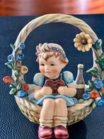 Goebel Hummel Meisje in Mand, Ophalen of Verzenden