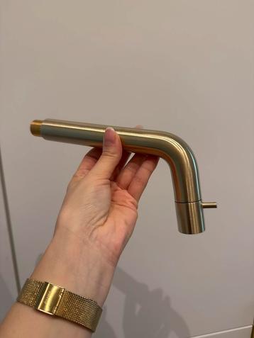 Hotbath twee messing toilet of wastafelkranen. beschikbaar voor biedingen