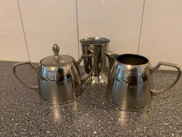 EEN ART DECO ROOMSTEL, 4 DELIG beschikbaar voor biedingen