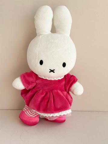Nijntje Knuffel met roze jurk beschikbaar voor biedingen