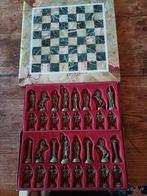 Grieks Marmeren schaakbord met koperen poppetjes., Hobby en Vrije tijd, Gezelschapsspellen | Bordspellen, Ophalen of Verzenden
