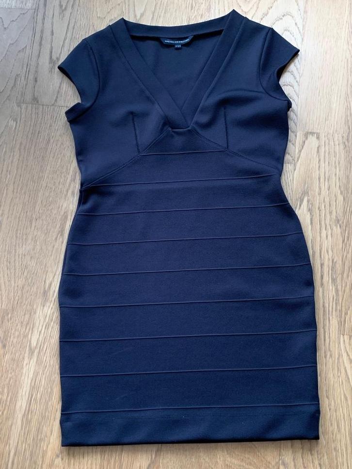 FRENCH CONNECTION jurkje, Kleding | Dames, Jurken, Zo goed als nieuw, Maat 42/44 (L), Blauw, Boven de knie, Ophalen of Verzenden