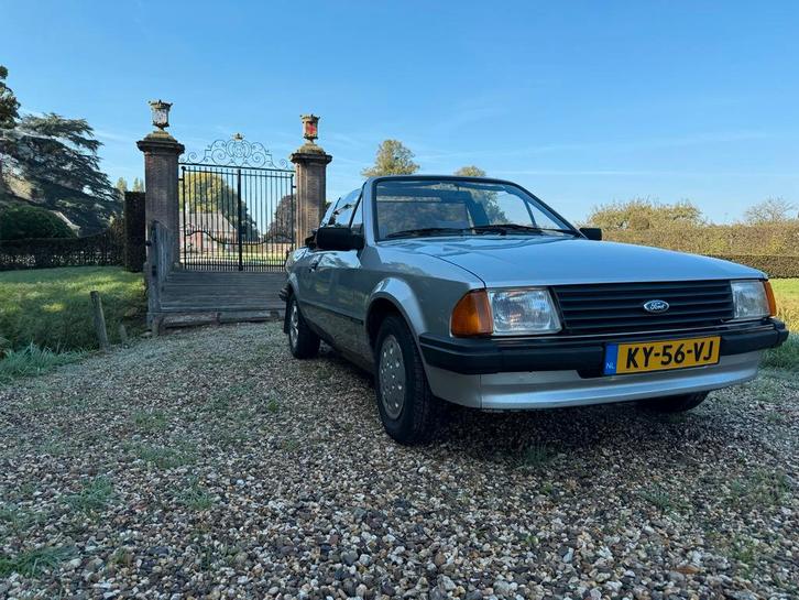 Ford Escort 1.6 Cabrio 1984 150.000km NAP, Auto's, Ford, Particulier, Escort, Benzine, Cabriolet, Handgeschakeld, Origineel Nederlands