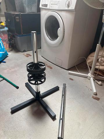 Banden Opslag Statief beschikbaar voor biedingen