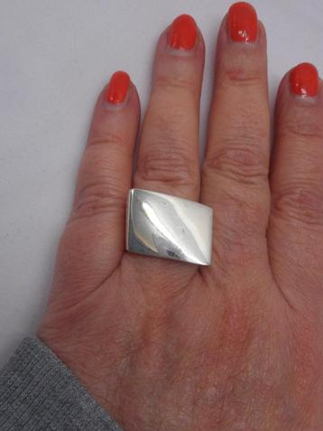 Zilveren zware modernist ring maat 16,5 nr.408