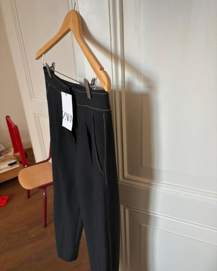 Zara zwarte balloon fit chino, barrel pantalon, maat S/M, Kleding | Dames, Broeken en Pantalons, Nieuw, Maat 38/40 (M), Zwart