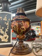 Antieke sierlamp met bloemenreliëf, Ophalen