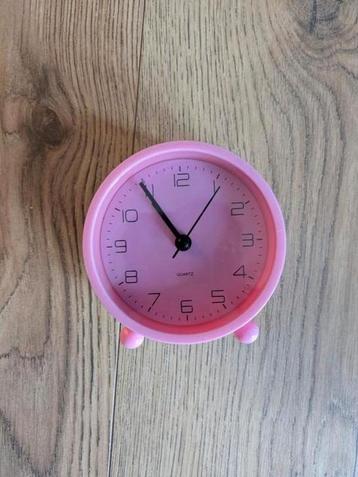 Roze wekker  beschikbaar voor biedingen