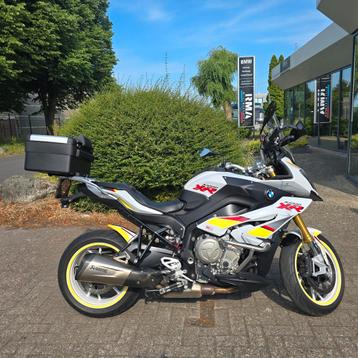 Zeer nette Bmw s1000xr lage km 17dkm 2015 beschikbaar voor biedingen