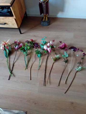 Decoratieve kunstbloemen - 8 stuks beschikbaar voor biedingen