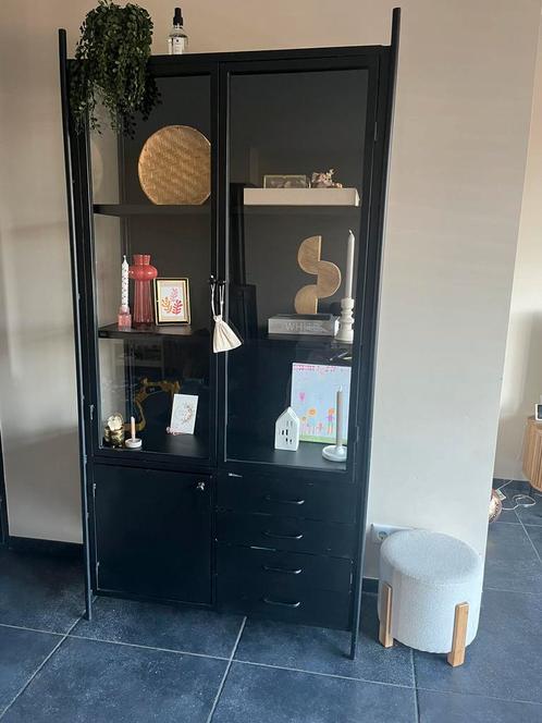 Vitrinekast FIK, Huis en Inrichting, Kasten | Wandmeubels, Zo goed als nieuw, Minder dan 150 cm, 25 tot 50 cm, Ophalen