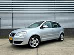 Volkswagen Polo 1.4 55KW 2005 - Distributie vervangen-Nw APK, Auto's, Origineel Nederlands, Te koop, Zilver of Grijs, 5 stoelen