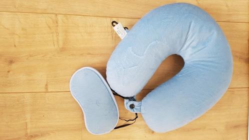 Eenvoudig nekkussen (vliegreis) met oogmasker., Huis en Inrichting, Woonaccessoires | Kussens, Nieuw, Blauw, Overige vormen, Ophalen of Verzenden