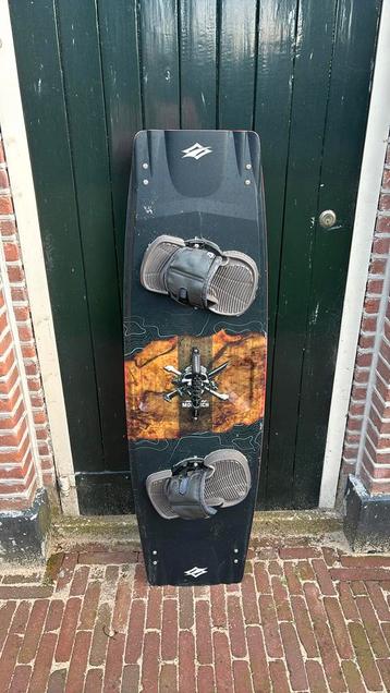 Naish Monarch 138x42 beschikbaar voor biedingen