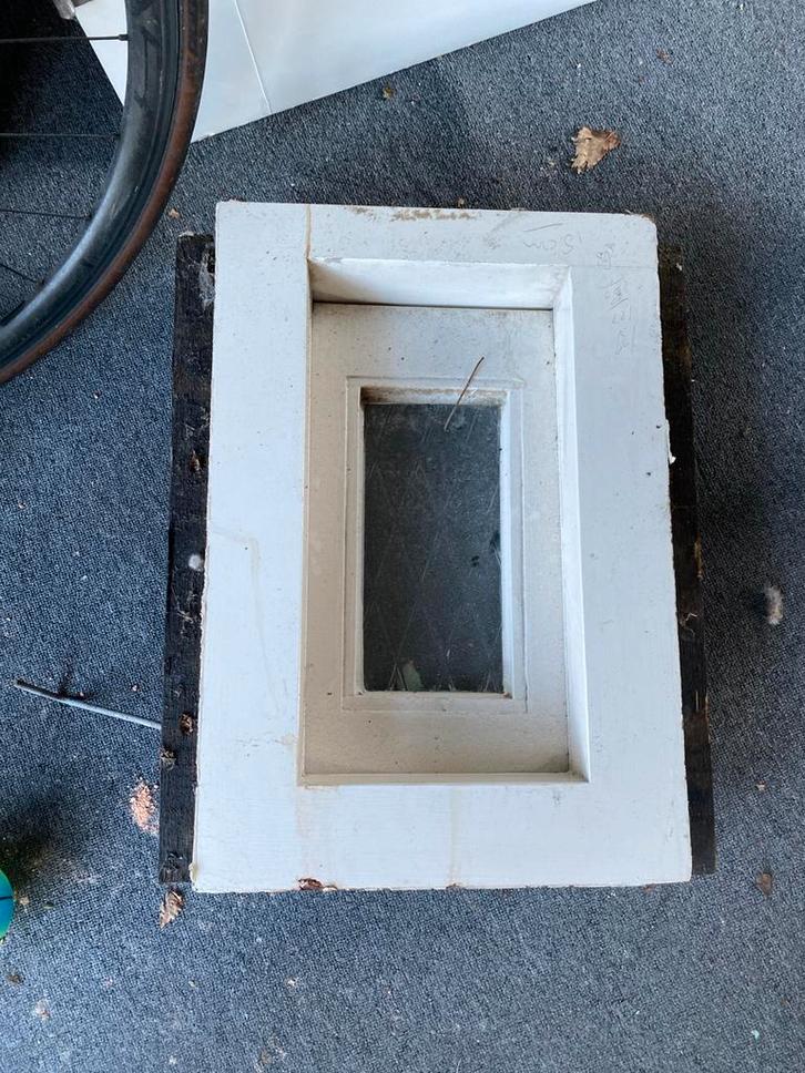 Antiek Kiepraampje - Toilet/Kelder Raam, Antiek en Kunst, Antiek | Overige Antiek, Ophalen