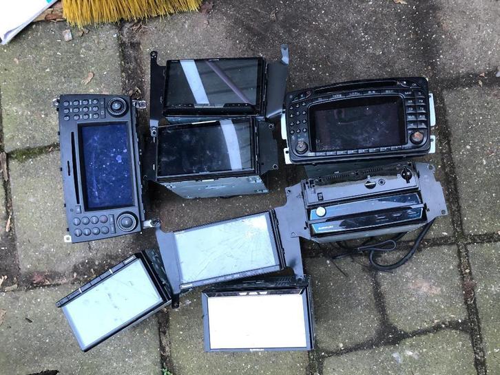 te koop:8 x autoradio / navigatie / WERKING ONBEKEND, Auto diversen, Autoradio's, Gebruikt, Ophalen of Verzenden