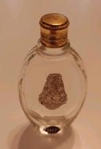 Glazen ovalen parfumflesje met dopje met metalen parelrandje, Antiek en Kunst, Antiek | Glas en Kristal, Ophalen