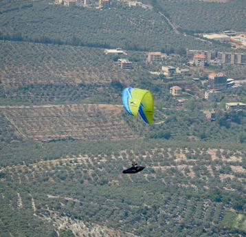 Meerdere paragliding materialen beschikbaar voor biedingen