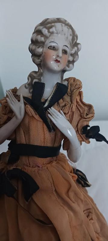 Antieke Half Doll Lamp beschikbaar voor biedingen