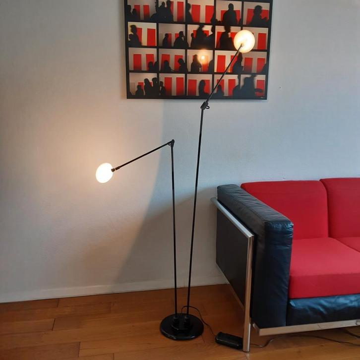 Pola Design Amstelveen verstelbare twee arm vloerlamp, Huis en Inrichting, Lampen | Vloerlampen, Gebruikt, 150 tot 200 cm, Glas