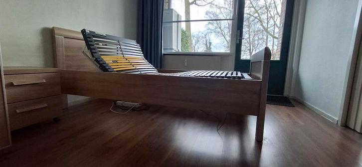 SENIORENBED 100X200CM, Huis en Inrichting, Slaapkamer | Bedden, Zo goed als nieuw, Eenpersoons, 100 cm, 200 cm, Hout, Verstelbaar