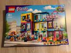 LEGO Friends hoofdstraatgebouw 41704 - Nieuw!, Kinderen en Baby's, Speelgoed | Duplo en Lego, Ophalen of Verzenden, Nieuw, Complete set