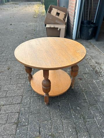 Ronde salontafel beschikbaar voor biedingen
