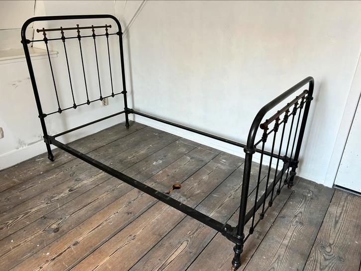Antiek (Frans) smeedijzeren bed, Antiek en Kunst, Antiek | Meubels | Bedden, Ophalen