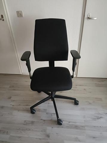 Bureaustoel beschikbaar voor biedingen