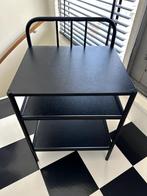 Zwart metalen nachtkastje IKEA 70x45x38 cm | Incl. wieltjes, Huis en Inrichting, Slaapkamer | Nachtkastjes, Ophalen, Metaal of Aluminium