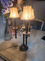 Bijna antieke bronzen tafellamp met pegels