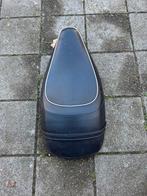 Vespa s50 zadel, Fietsen en Brommers, Brommeronderdelen | Scooters, Ophalen of Verzenden, Zo goed als nieuw, Zadel, Vespa