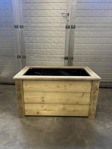 Plantenbak beschikbaar voor biedingen