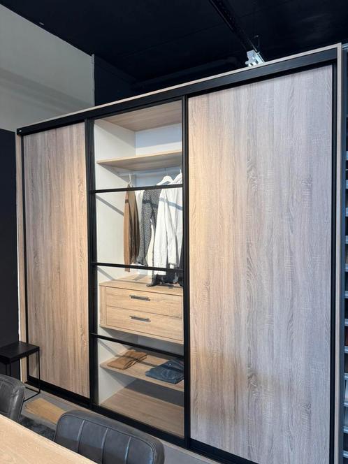 Kledingkast met schuifdeuren *ongebruikt NIEUWE PRIJS !, Huis en Inrichting, Kasten | Kledingkasten, Zo goed als nieuw, 200 cm of meer