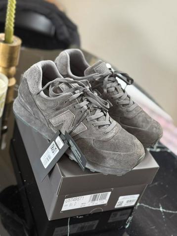 MAAT 43 / Stone Island X New Balance 574 GHOST Dark Grey beschikbaar voor biedingen