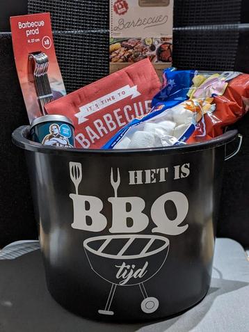 Gevulde emmer 'Het is BBQ tijd' vaderdag beschikbaar voor biedingen