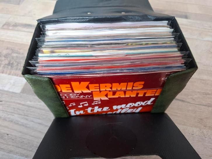 Opberbak/koffer met vinyl singles, Cd's en Dvd's, Vinyl Singles, Gebruikt, Single, Ophalen of Verzenden