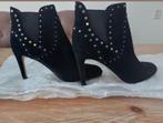 Zwarte suède enkellaarzen met studs, Vince Camuto, Zwart, Lage of Enkellaarzen, Ophalen of Verzenden