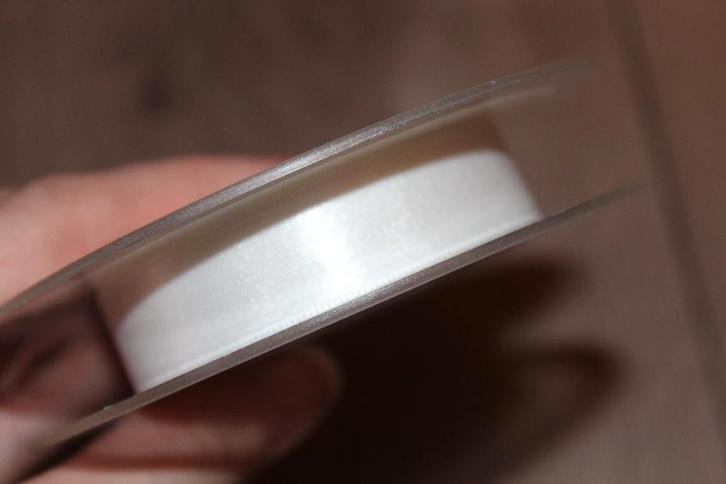 Satijn lint - wit col.009 - 15mm #2423, Hobby en Vrije tijd, Naaien en Fournituren, Nieuw, Lint, Band of Elastiek, Ophalen of Verzenden