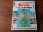 De kunst van het doen TEXTIELE TECHNIEKEN, Red. Hilde v Woudenbergh, Ophalen of Verzenden, Zo goed als nieuw, Overige onderwerpen