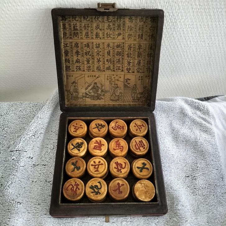 Antiek Chinees Schaakspel Xiangqi in Houten Kist, Hobby en Vrije tijd, Gezelschapsspellen | Bordspellen, Gebruikt, Een of twee spelers