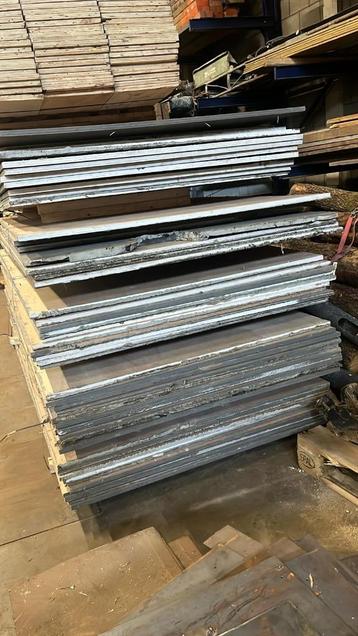 52 houten platen (underlayment) beschikbaar voor biedingen